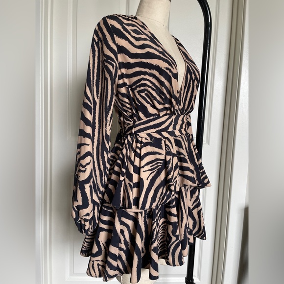 John Jack Plunge front skater dress in zebra NWT size 10 US - Picture 2 of 9